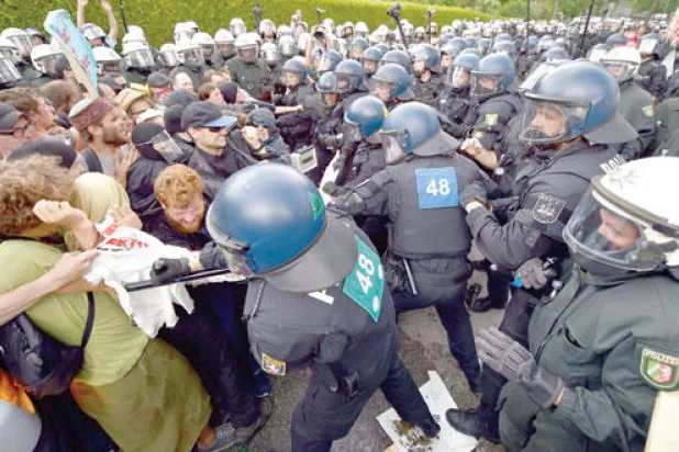 قمة الدول السبع تنطلق وسط تحديات الاقتصاد.. والإرهاب وفضائح الـ«فيفا»