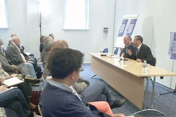 إمام مسجد {بوردو} يدعو المثقفين لتفادي الصدام