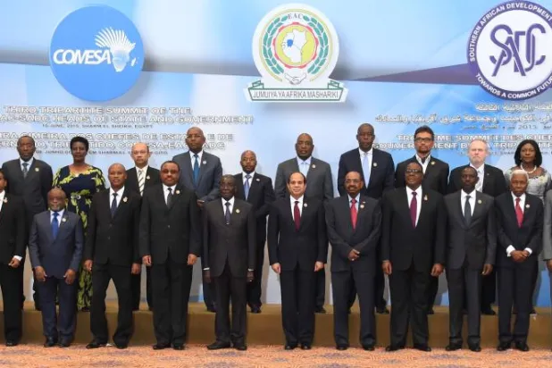 قادة التكتلات الأفريقية الثلاثة في قمة «فاصلة» في تاريخ القارة