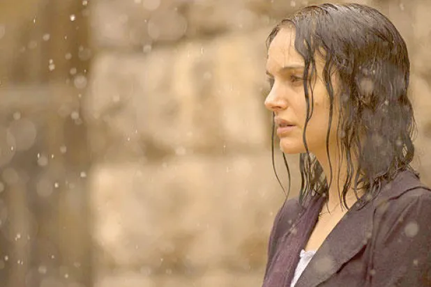 وجوه الشاشة تبحث في السياسة والمشاكل المقلقة