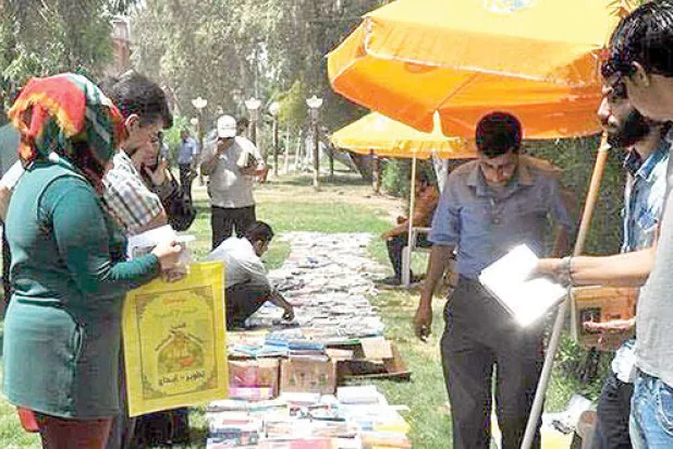 شارع «الفراهيدي» في البصرة يحاكي «المتنبي» ويجذب النساء والأطفال