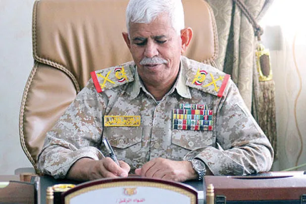 قائد المنطقة العسكرية الأولى باليمن: لا وجود لأي تنسيق مع الأميركيين بشأن طلعات «درون»