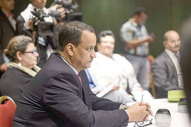 «جنيف اليمني» أمام عرقلة المتمردين.. والمبعوث الدولي يتجول بين الوفدين لمنع انهياره