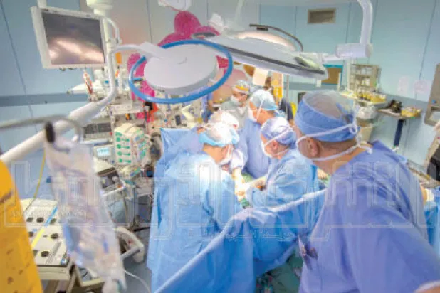 الفريق السعودي الطبي ينجح في فصل التوأمين السياميين اليمني