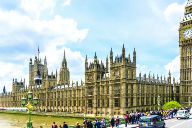 مقر البرلمان البريطاني يتداعى وما من حل سريع