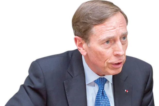 بترايوس لـ {الشرق الأوسط}: «الميليشيات الشيعية» الأكثر خطرًا على العراق من «داعش»