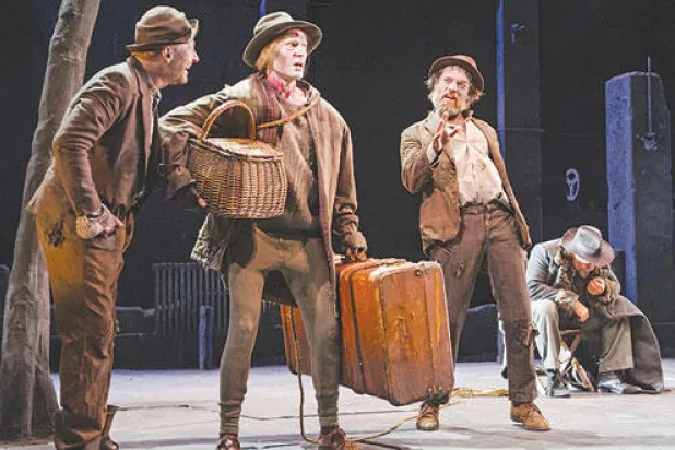 «في انتظار غودو».. رؤية إخراجية جديدة تغلب الجانب الهزلي