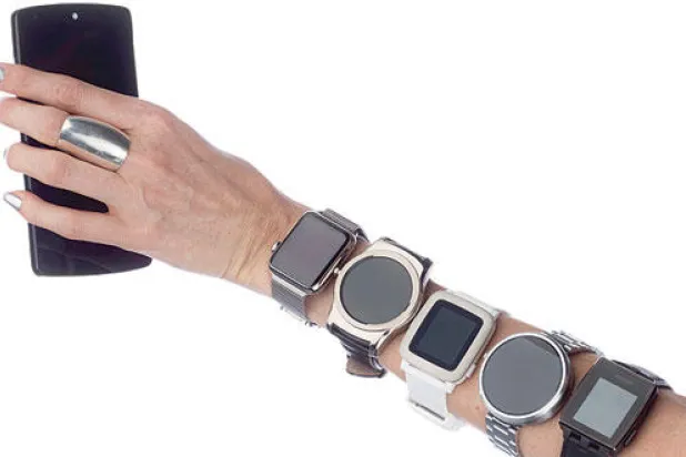 ساعات «أندرويد» الذكية.. المنافسة مستمرة مع ساعة «آبل» الجديدة