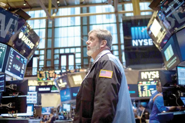 البائعون على المكشوف.. يراهنون على ما لا يملكون في وول ستريت