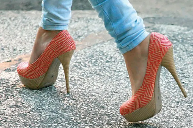 العلم يدلي بدلوه حول أحذية الكعب العالي