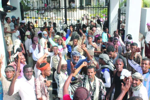 مشاورات لرحيل «القاعدة» عن المكلا مطلع الشهر القادم