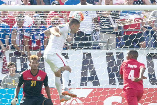 ثلاثية ديمبسي تقود أميركا لقبل نهائي الكأس الذهبية