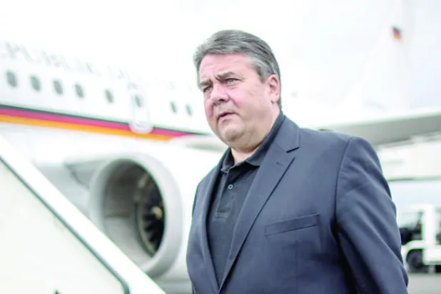 وزير الاقتصاد الألماني أول الواصلين  إلى طهران لإحياء {الشراكة التجارية}