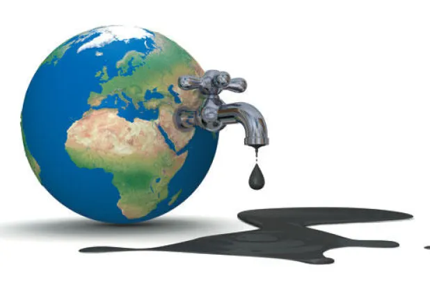 تخمة الإمدادات تقلل من تأثيرات عودة إيران لسوق النفط العالمية