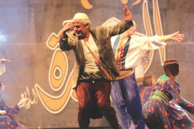 مشهد تمثيلي راقص من أداء فرقة «موال» النصراوية