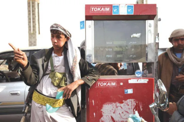 هدنة اليمن تتأرجح وحكومة هادي تناشد عودة الدبلوماسيين الخليجيين