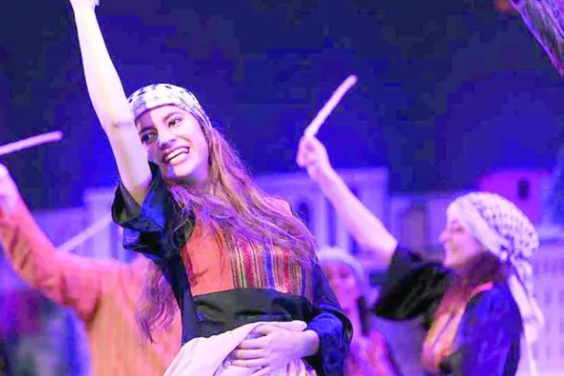 وليد توفيق يغني لفلسطين عبر الأقمار الصناعية