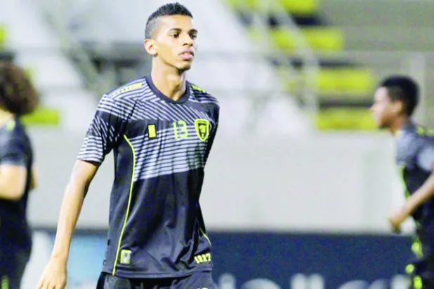 الشباب يخطط لاقتناص مدافع الاتحاد «عسيري»