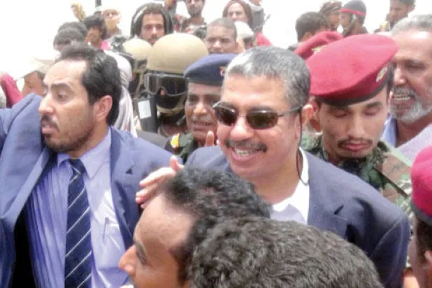 هادي يعين 3 مستشارين بينهم العطاس.. وبحاح يتفقد عدن