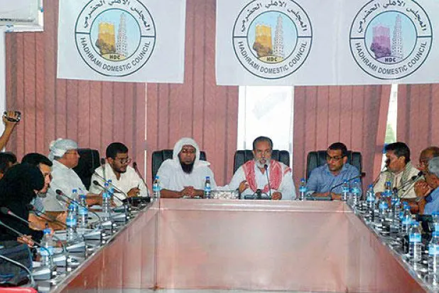 المكلا تحت سيطرة {القاعدة} منذ 4 أشهر.. ومقاتلون من حضرموت يستعدون لطردهم