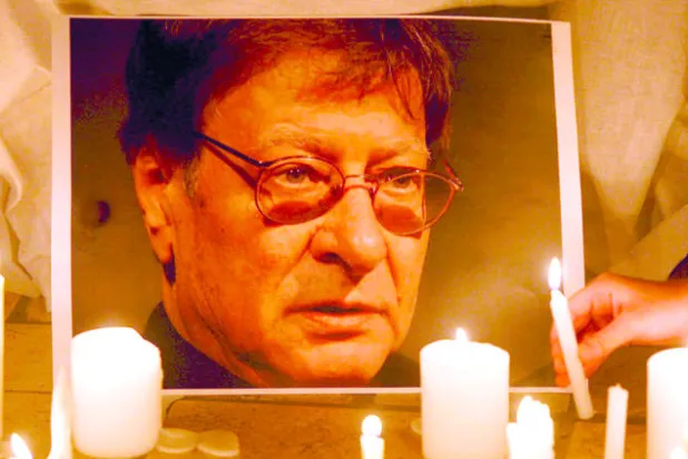 في ذكرى رحيله السابعة.. فلسطينية تحلل شخصية محمود درويش من خطوطه!