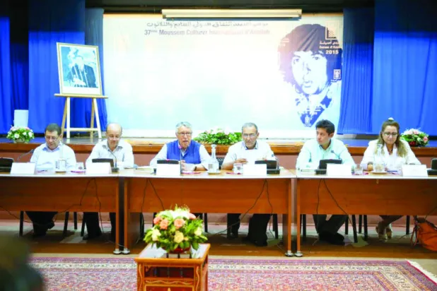 شعراء ونقاد عرب ينتصرون للشعر رغم الاعتراف بأزمته الخانقة