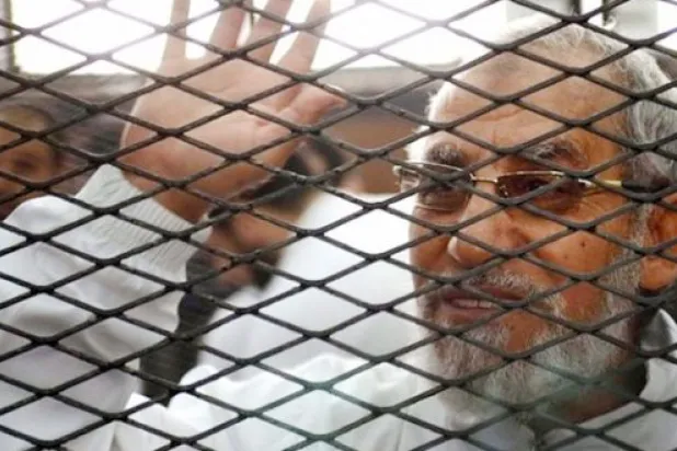 إحالة المرشد وقيادات إخوانية إلى المحكمة في قضية اعتصام «رابعة» المسلح