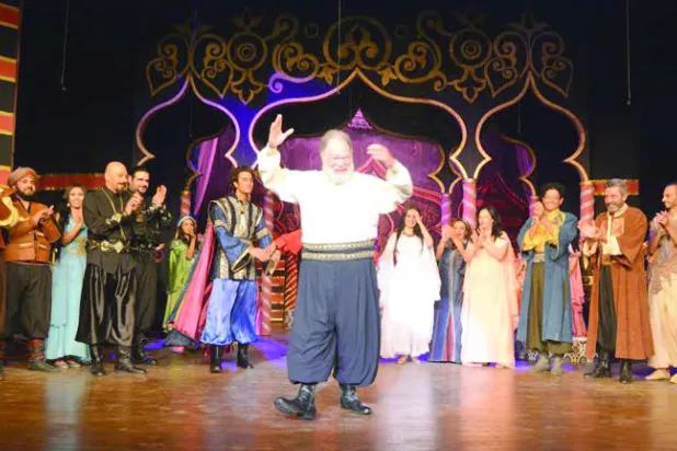 أنوار «ليلة من ألف ليلة» تضيء خشبة المسرح القومي المصري