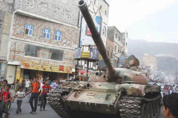 مقاومة تعز تعزز من قدرات المقاتلين في المحافظات المجاورة وتحاصر القصر الجمهوري