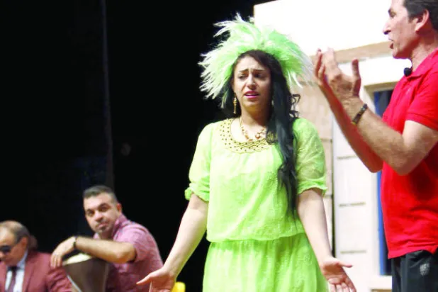 «شنو الفلم» مسرحية تعري فساد المسؤولين في الحكومة العراقية بطريقة كوميدية