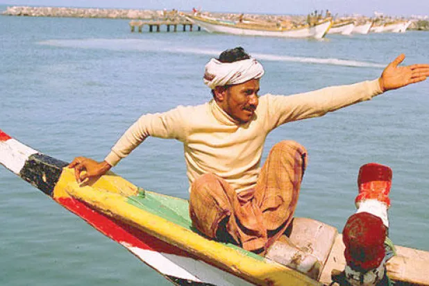 الحوثيون يعرضون على صيادين شراء قواربهم لمواجهة بوارج التحالف العربي