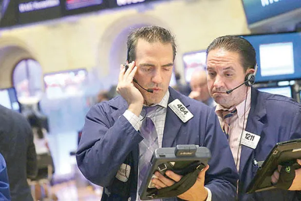 صغار المستثمرين أكبر ضحايا موجة هبوط وول ستريت العاتية