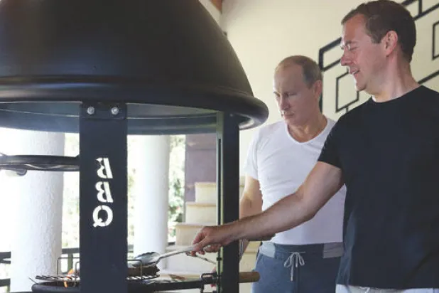 انهيار الروبل يلغي خطط 4 ملايين سائح روسي إلى أوروبا