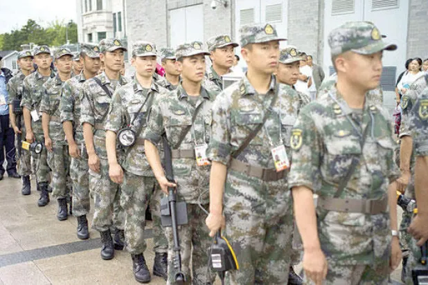 الصين تلهي مواطنيها الغارقين في أزمة اقتصادية بالعروض العسكرية