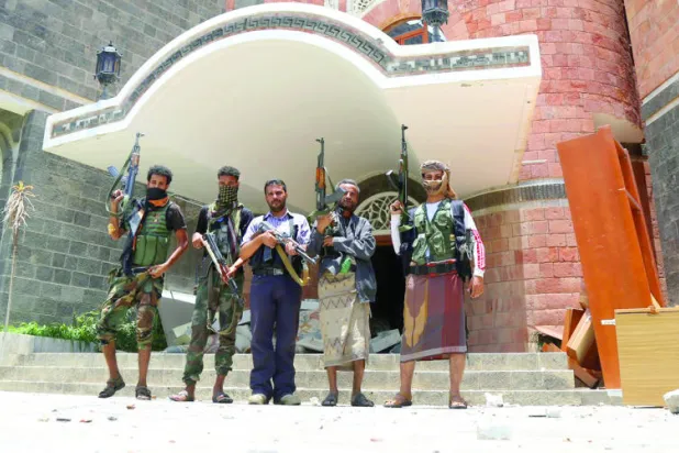 الجيش اليمني يقتحم بوابة القصر الجمهوري في تعز