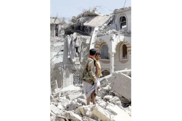 التحالف يستهدف تعزيزات للميليشيات في طريقها إلى تعز