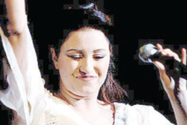 رئيسة «قرطاج» تأتي بـ«غرناطة» إلى لندن