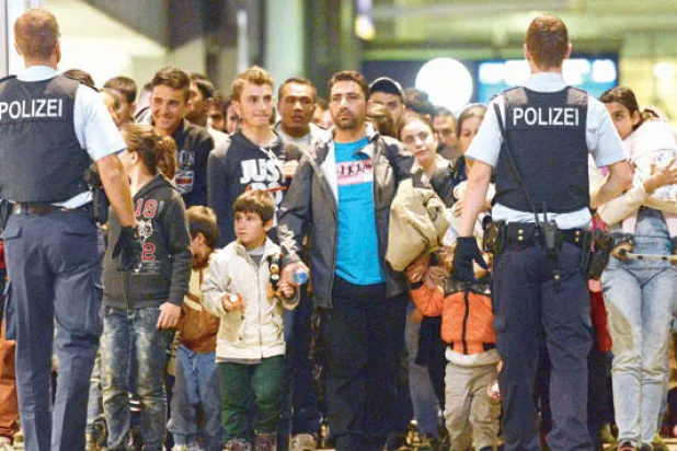 مدن ألمانية ترحب وأخرى غاضبة من وجود اللاجئين