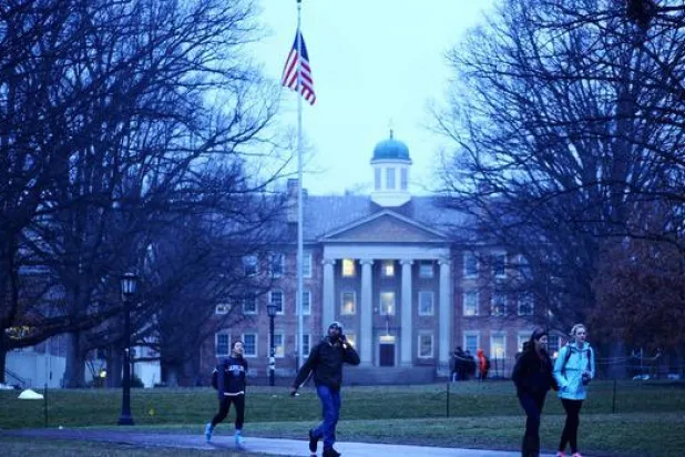 برنامج جديد لتخفيض أقساط الديون الطلابية في أميركا