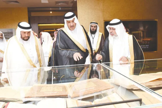 50 مخطوطة للذكر الحكيم تستقطب الحجاج وزوار المسجد النبوي