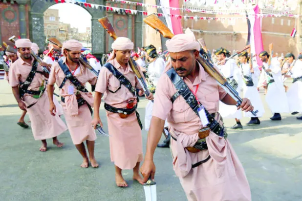 الحوثيون يواصلون جرائمهم ويرقصون في ذكرى تمردهم على الشرعية