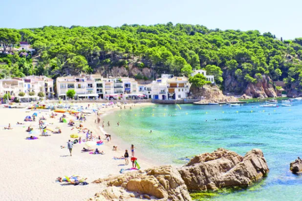 دفء وخضرة وشواطئ رملية ناعمة