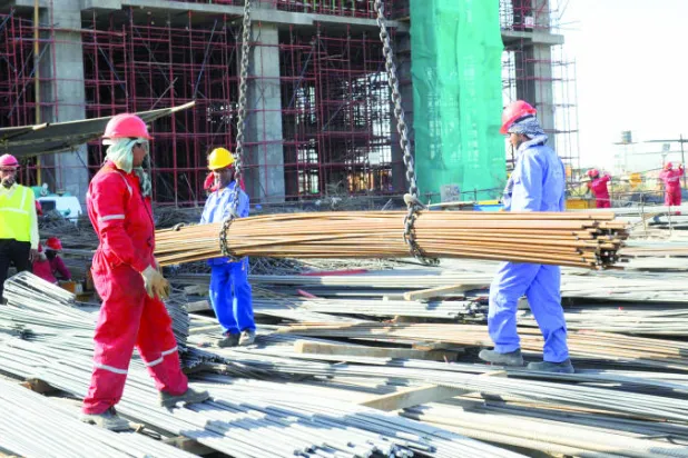 الإمارات تفرغ نظام «الكفيل» من جوانبه المثيرة للجدل