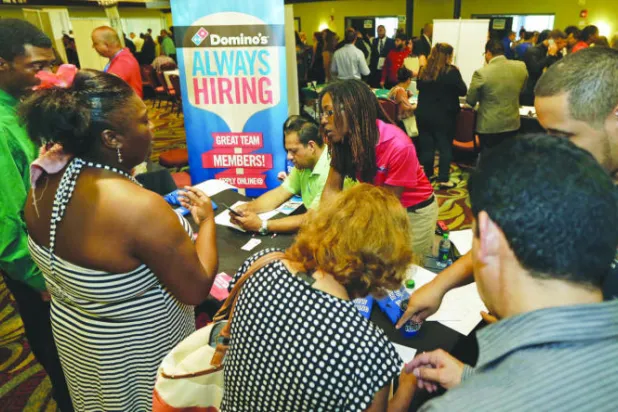 تقرير الوظائف الأميركية قد يؤجل رفع الفائدة