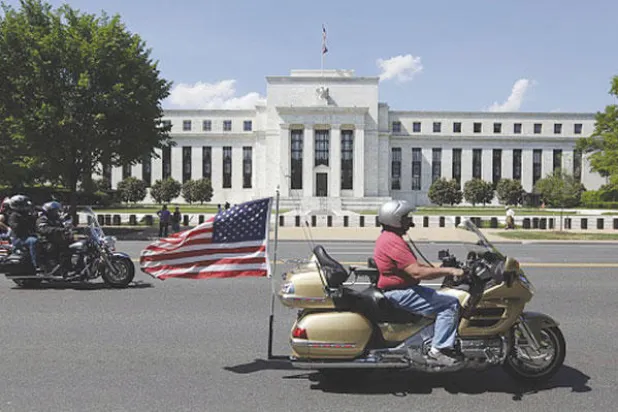 عدم إجماع بين أعضاء «المركزي الأميركي» على رفع الفائدة هذا العام