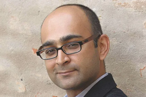 الباكستاني محسن حامد يقدم دليلاً روائيا لثراء الشباب