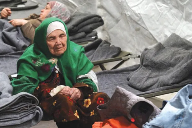 لاجئة أفغانية عمرها 105 أعوام تسعى لحياة أفضل في أوروبا