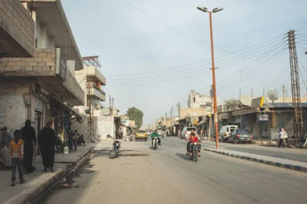 تل أبيض بعد تحريرها من «داعش».. كتابات جدارية وآلات تعذيب