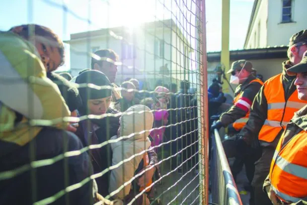 عبر طريق الهجرة.. تصاعد الضغوط لإغلاق حدود أوروبا المفتوحة