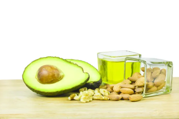 لا تتخوف من تناول الدهون المفيدة.. وتجنب الكربوهيدرات الضارة